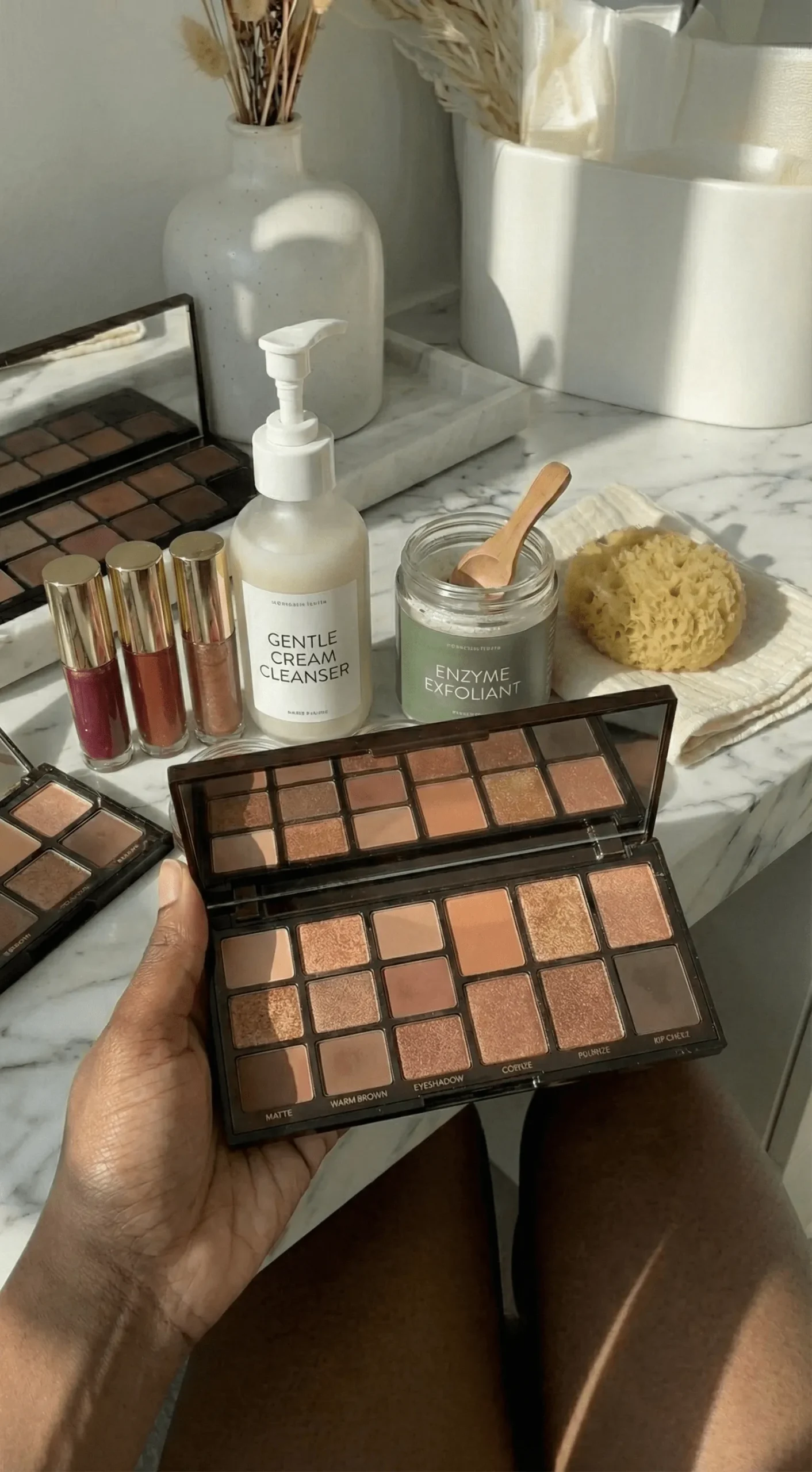 Neutral eyeshadow palette with terracotta and bronze shades for dark skin