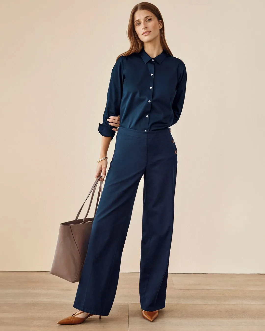 Tailored navy linen set for New York summer walking